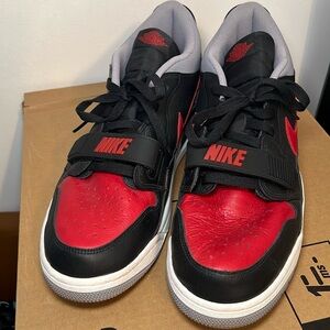Jordan Men's Black and Red Athletic Shoes